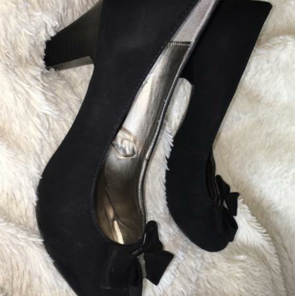 Black pumps - Picture 2 of 3